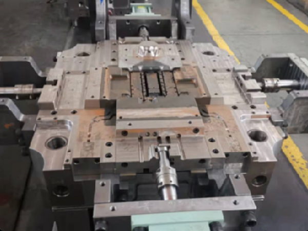 二合一箱体- 模具